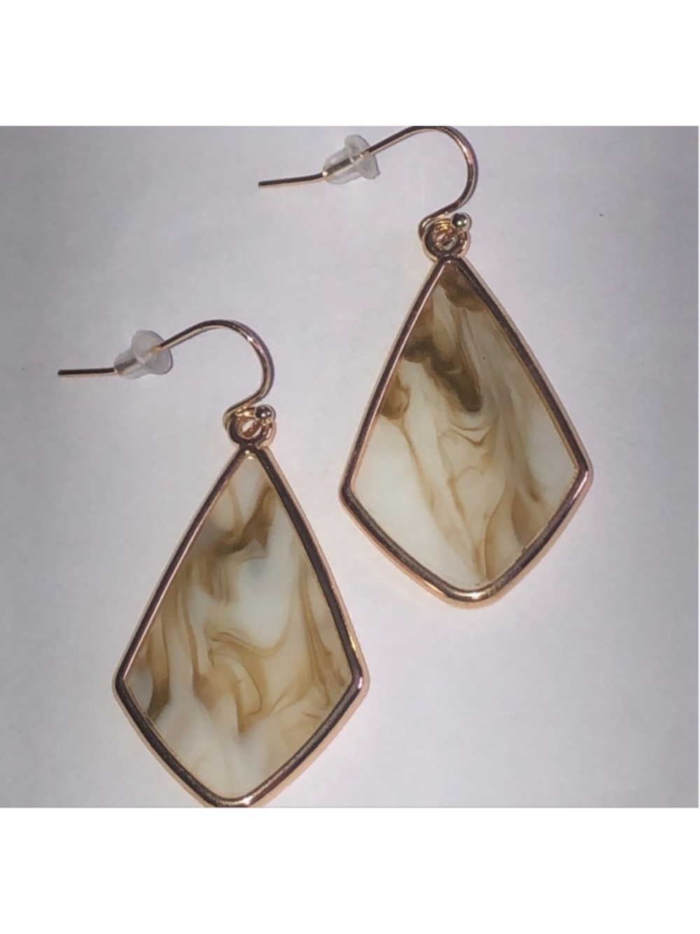 Jasmine Lane Marbled Gold Tone and Cream Dangle Drop Boho Earrings